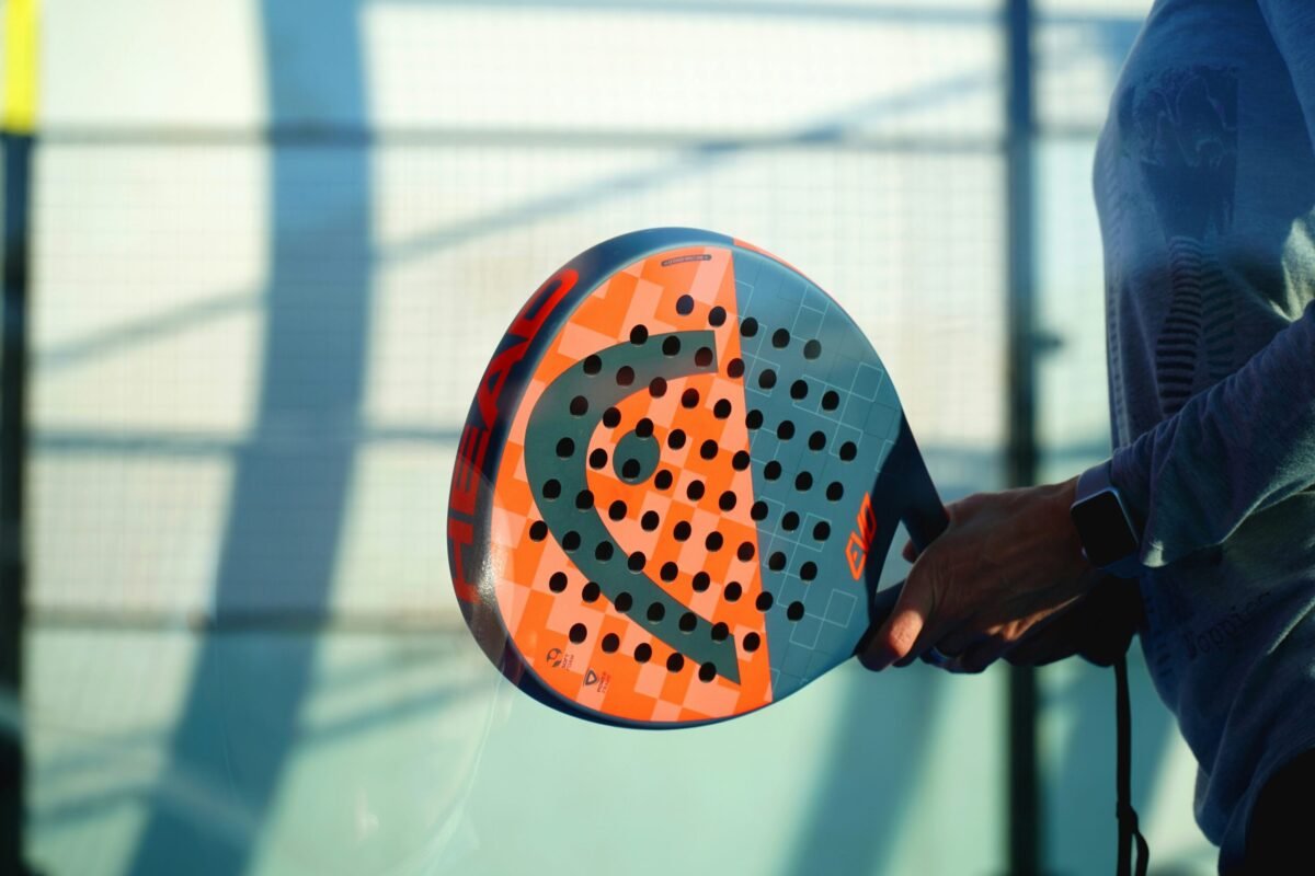 Jouer au padel, acheter des équipements, réserver des cours